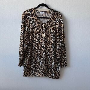 Plus size cheetah print button